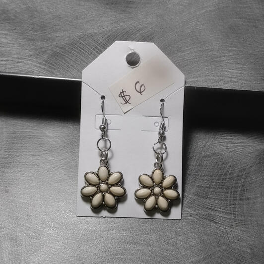 (OUT OF STOCK) White Turquoise Flower Earrings - $6